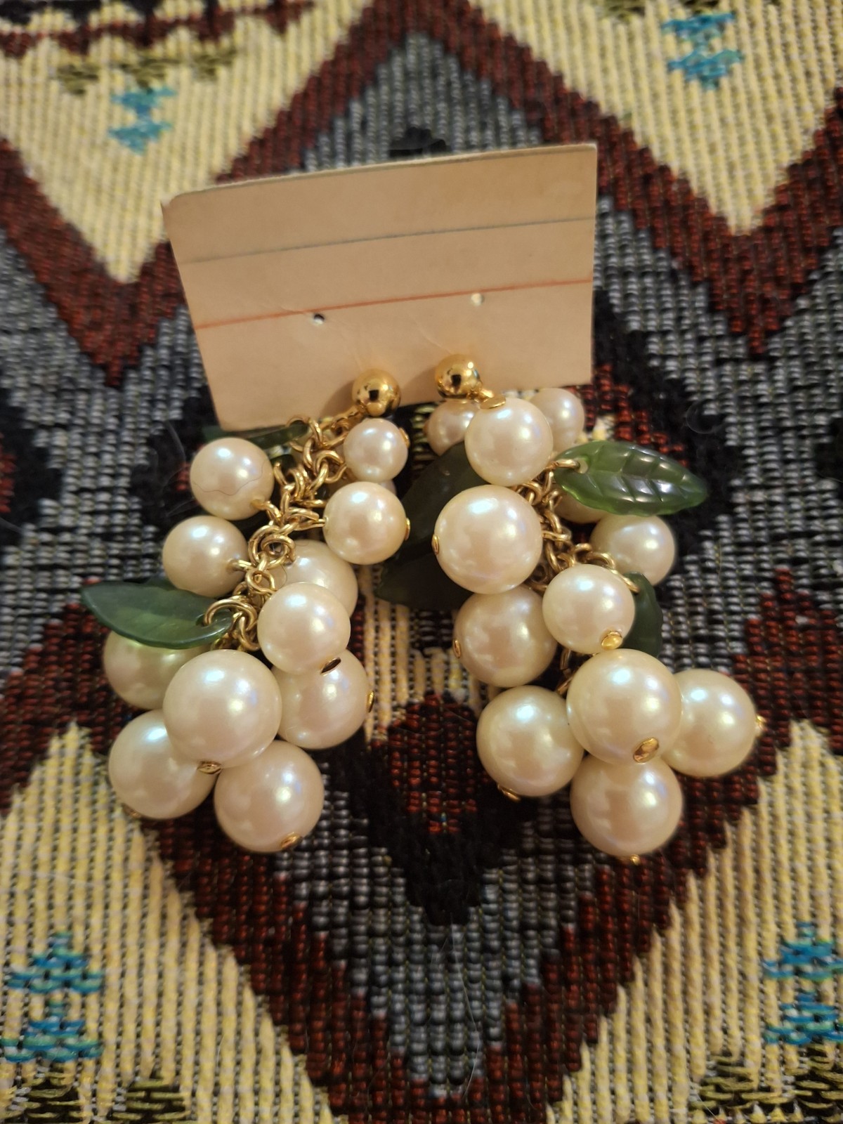 Avon 90’s Gold Tone Simulated Pearl Cluster Dangle Earrings.