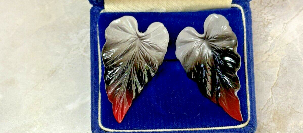 Vintage Gray Black Red Ombre Enamel Leaf Dangle Brutalist Hinged Earrings 1 1/2″