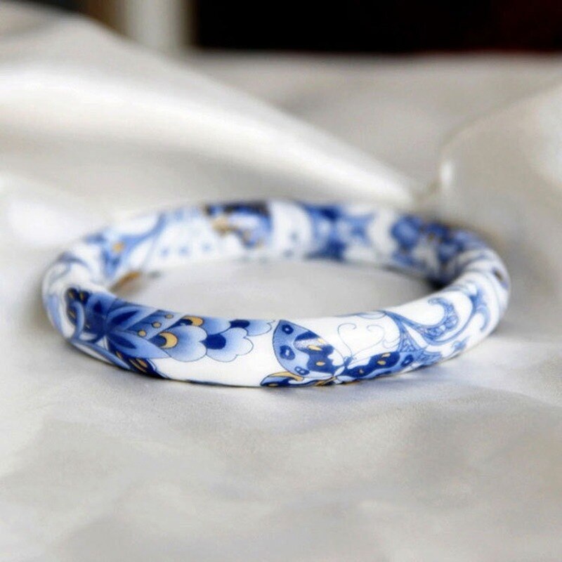 Natural Porcelain Hand Carved Round Blue and White Porcelain Bracelet Fashion