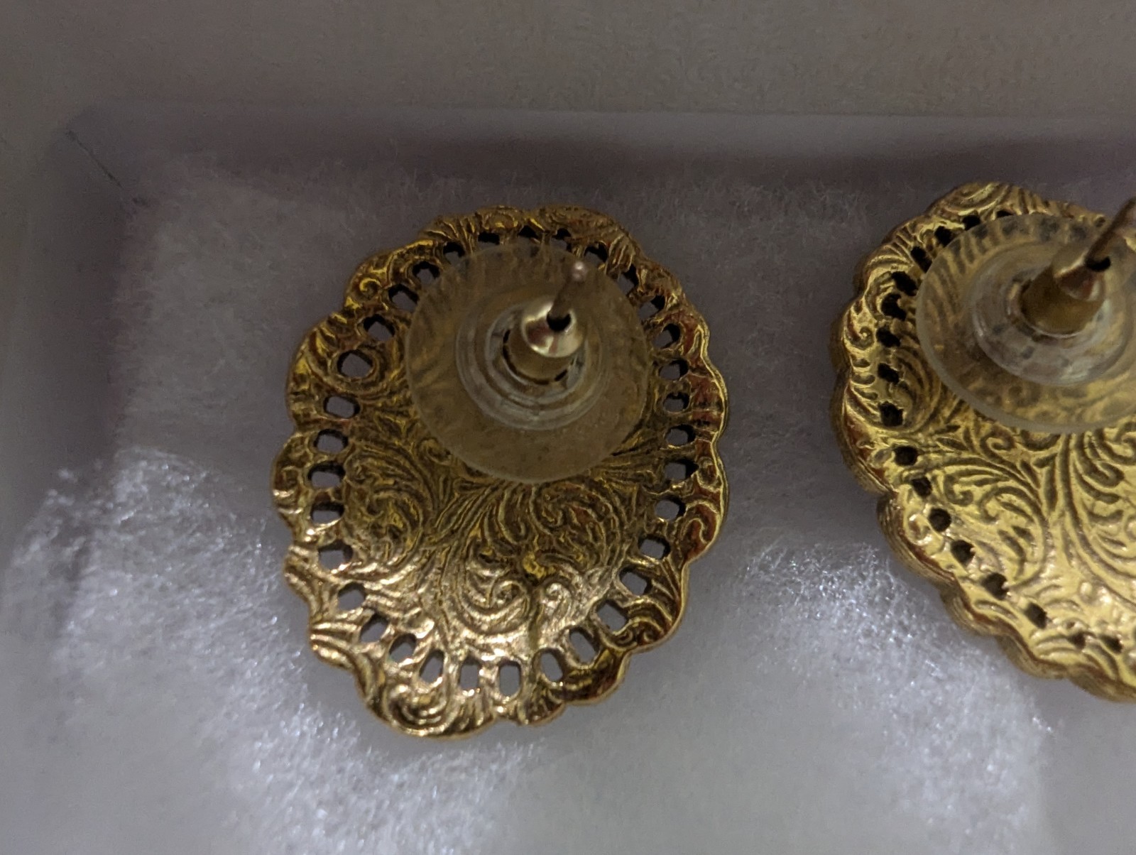 Gold Colored Filigree Earrings With Flower And Leaves Surrounded By Purple