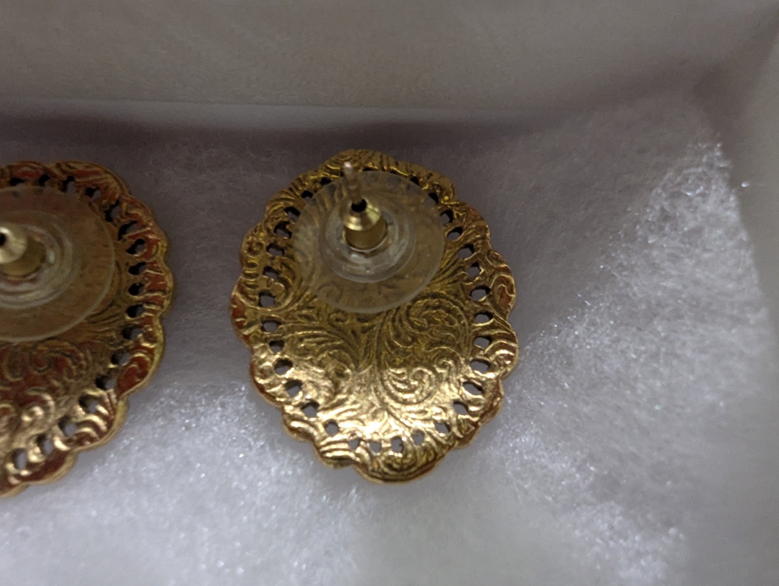 Gold Colored Filigree Earrings With Flower And Leaves Surrounded By Purple