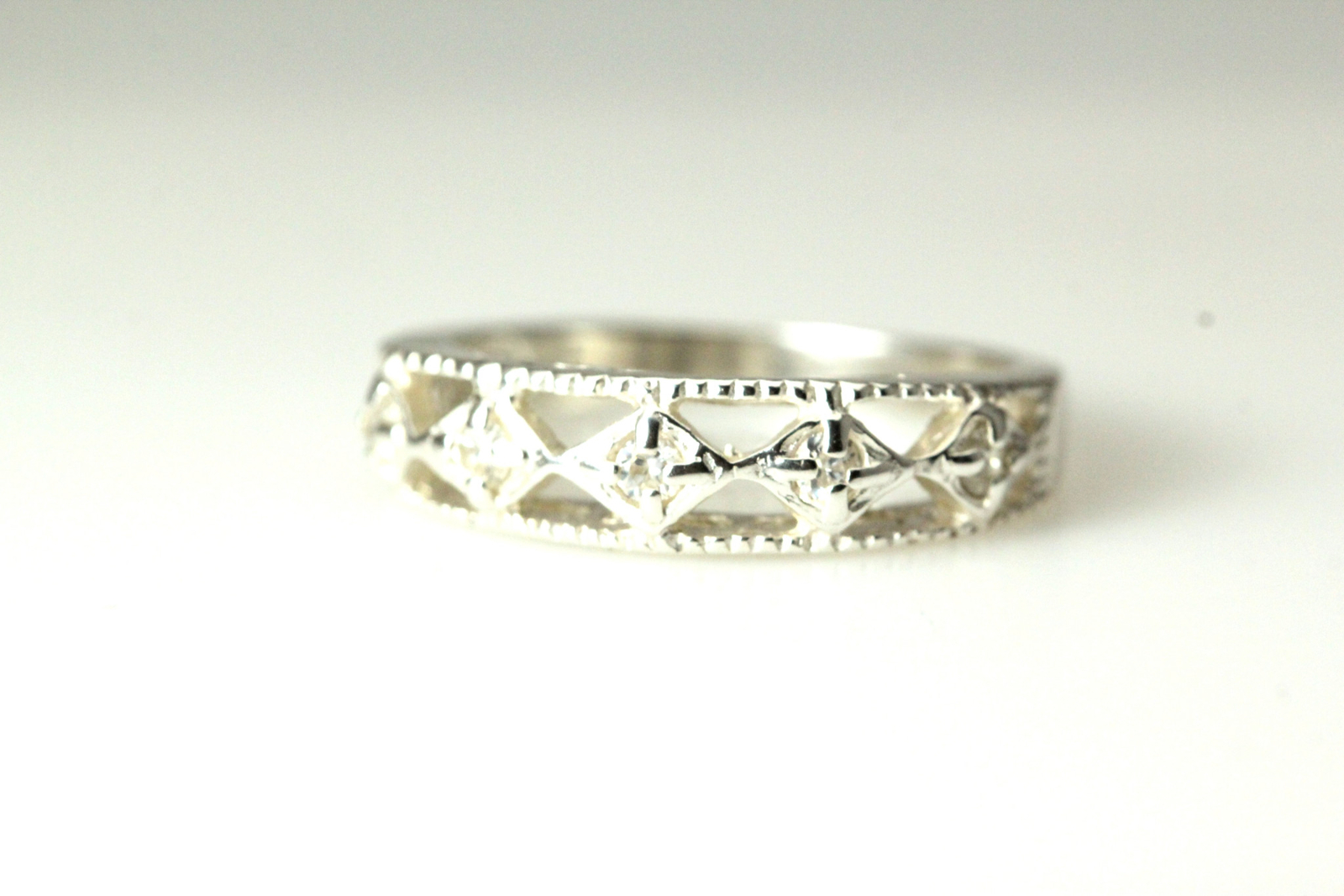 Cubic Zirconia 925 Sterling Silver Size 6 Band Ring 2.7 Grams (RIN6887)