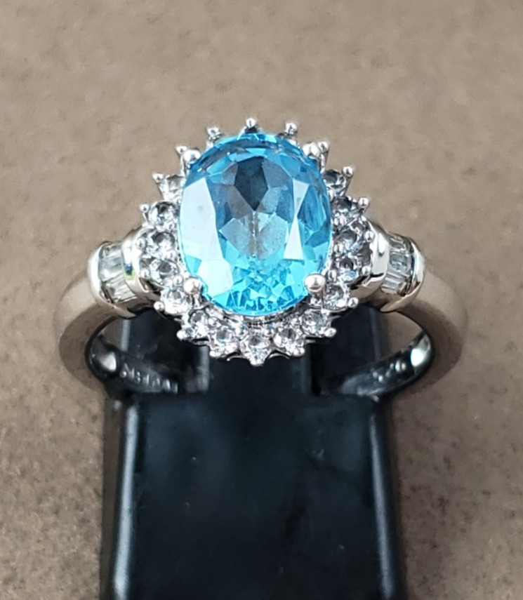 GORGEOUS STERLING SILVER BLUE & WHITE TOPAZ OVAL RING size 7