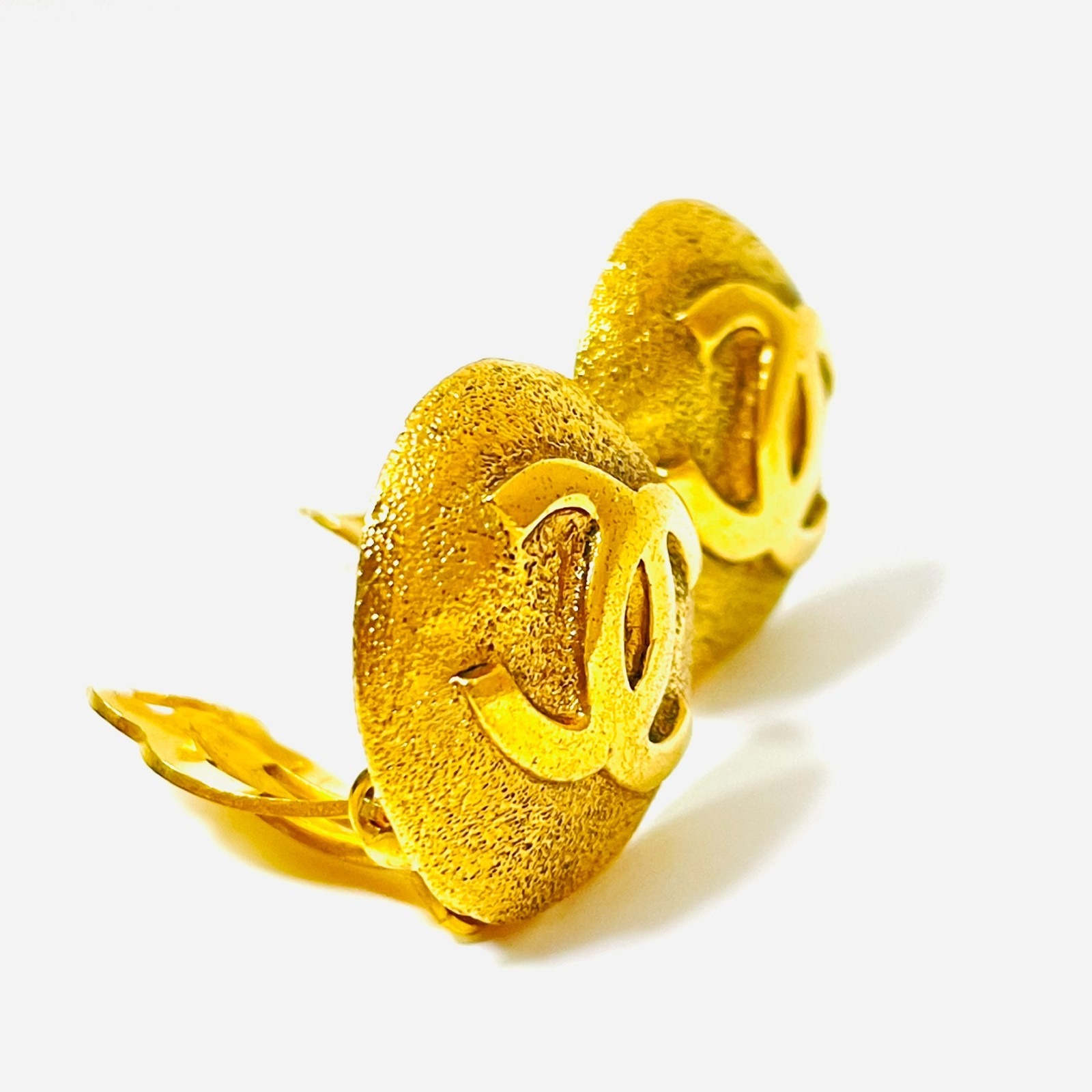 CHANEL Coco Mark Logo Round Earrings Gold 2850 Vintage Clip-On Jewelry JAPAN