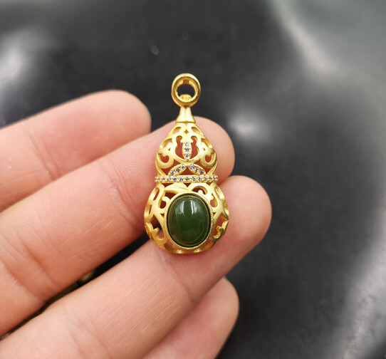 Genuine Green Jade Jasper Gold Plated Cubic Zirconia Gourd Vase Pendant Necklace