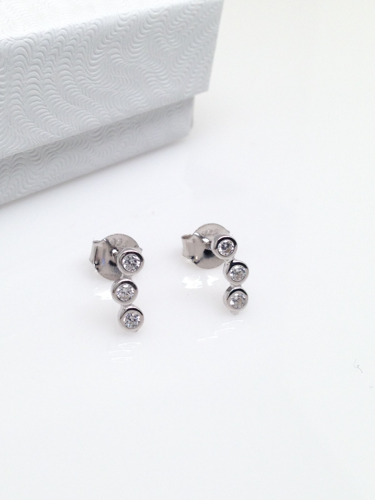 925 Sterling Silver Bezel Cz Three Stone Bar Stud Earrings Womens 9mm Tiny