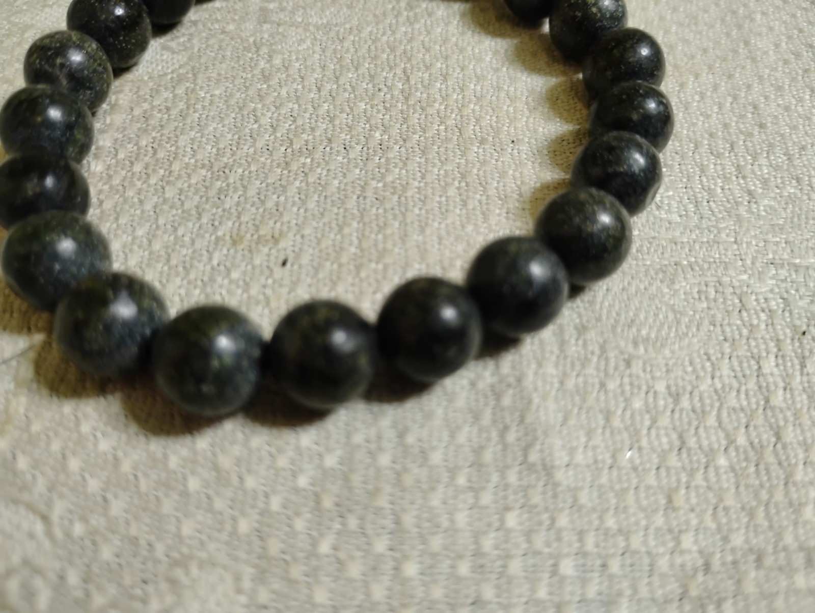 Polished Green Stone Round Bead 2.5″ Diameter Stretch Bracelet