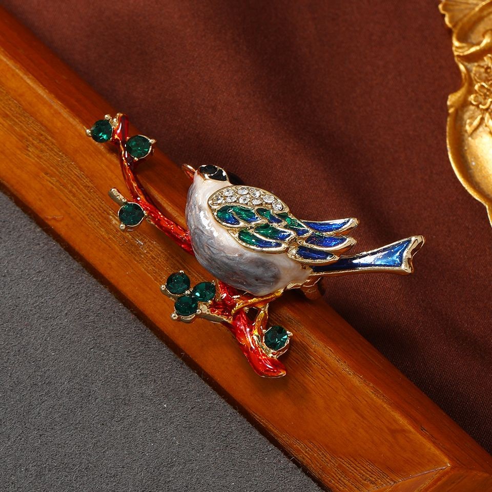 Enamel Magpie Brooch Fashion Bird Lapel Pin Floral Accessory