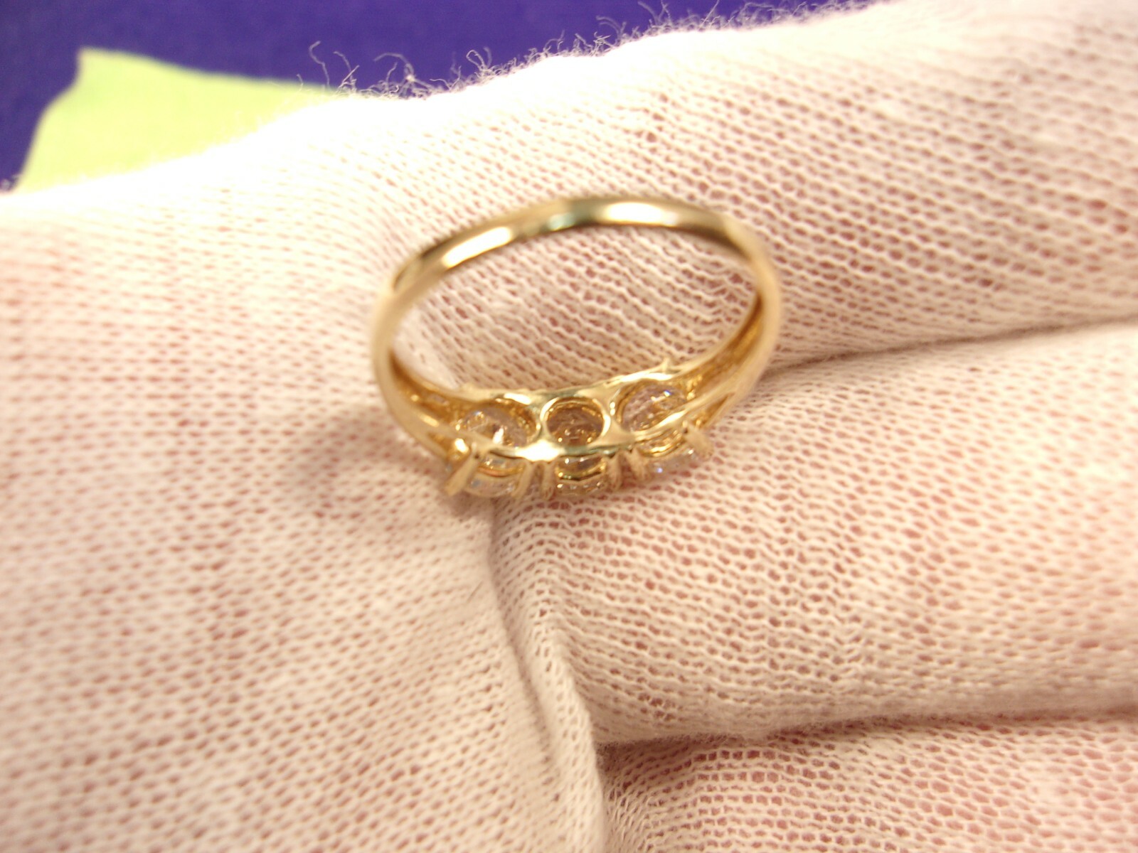 GORGEOUS 14K YELLOW GOLD & 3-STONE WHITE/CLEAR CZ RING, APPROX. 6.5mm DIAMETER