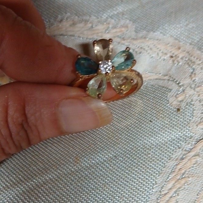 Gold Tone Floral Cluster Cocktail Ring Size 7 Multicolor Teardrop Stones