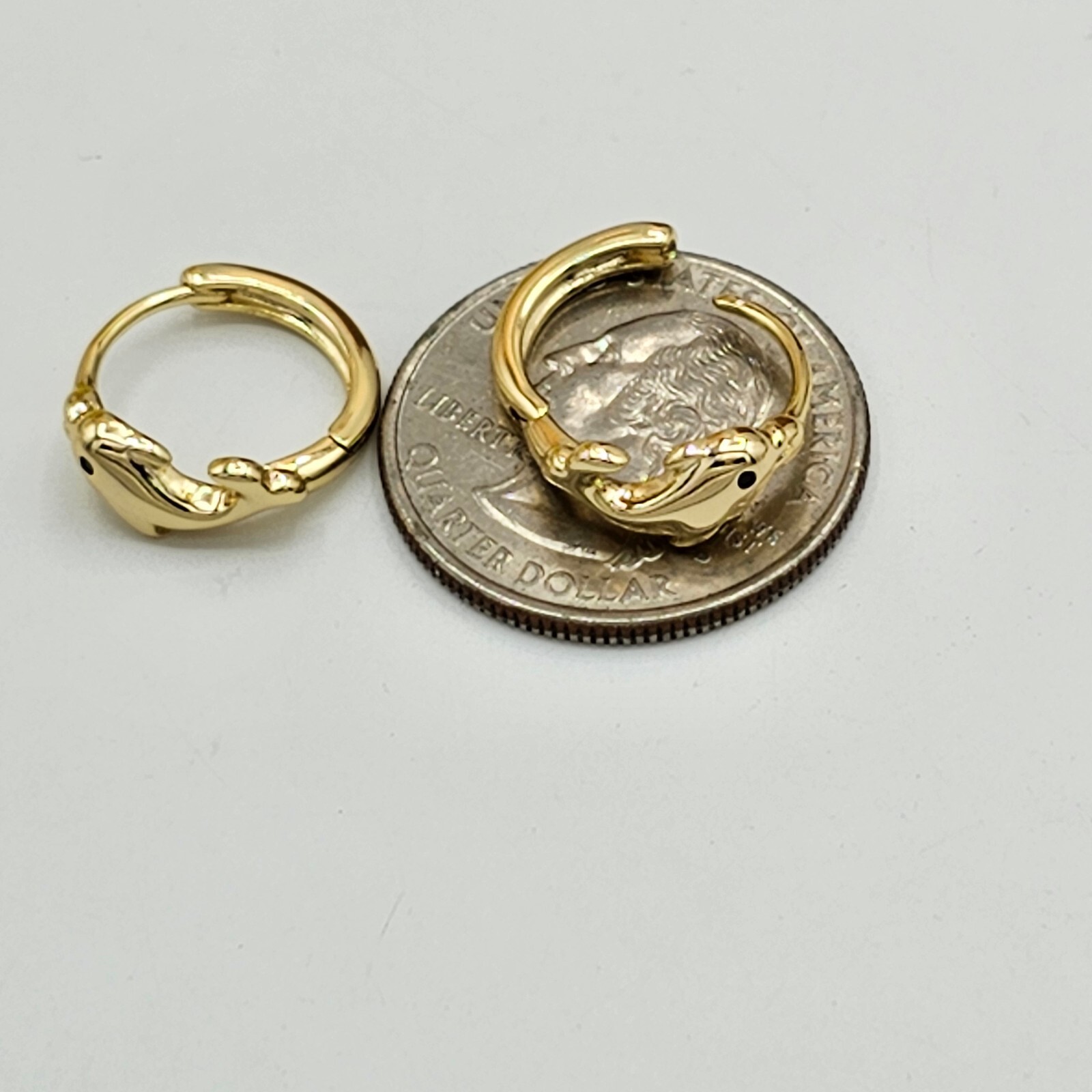 14K Gold Plated Dolphin Continuous Hoops Earrings. Oro Laminado