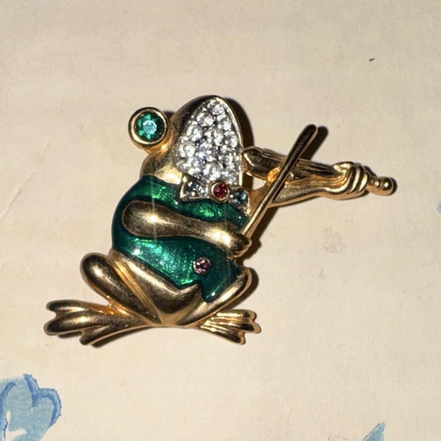 Gold Tone Frog Figural Brooch Pin Green Enamel w Clear Round Rhinestones