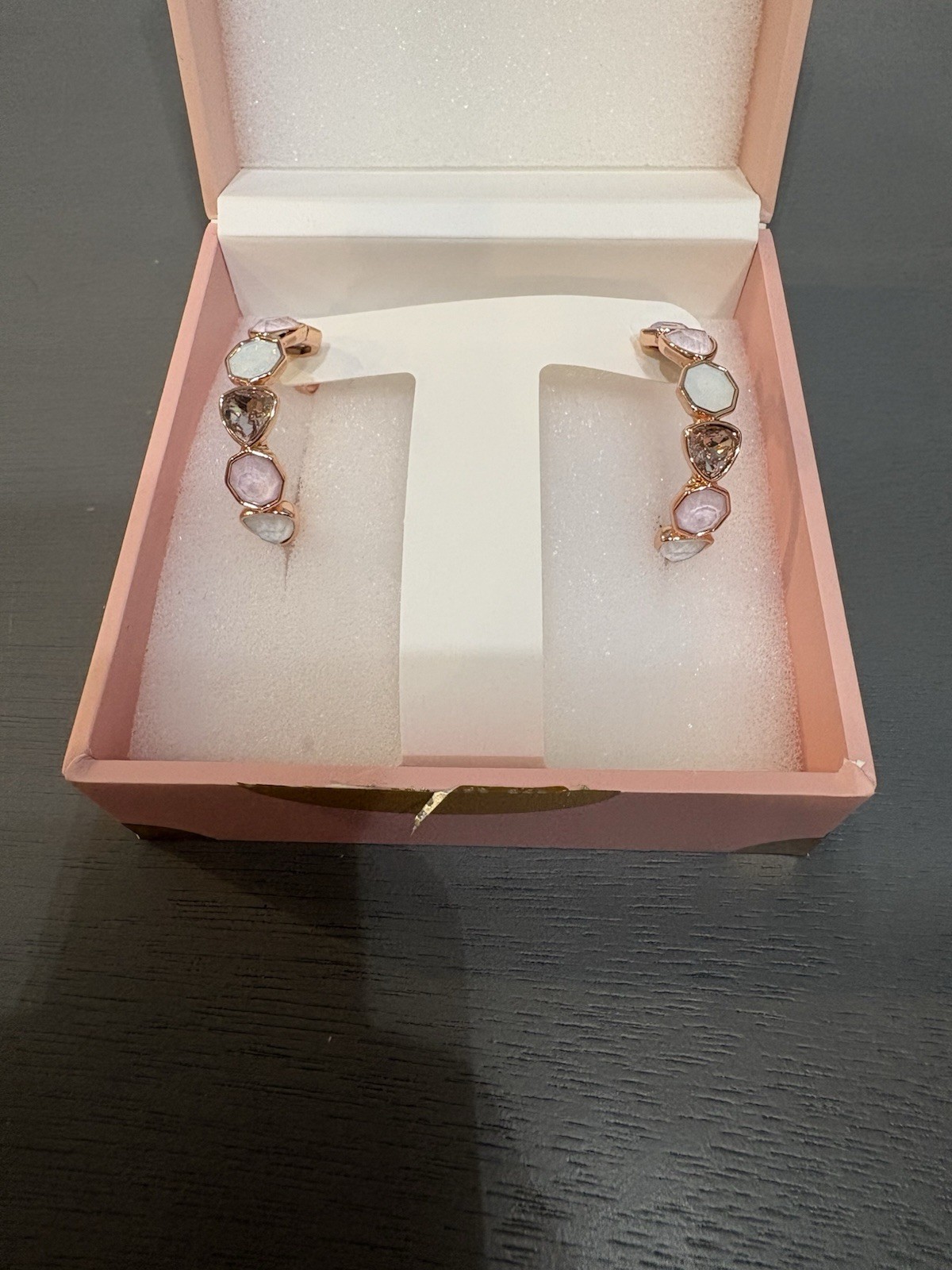 ER67589 Miles Of Sparkle Color: Desert Oasis Materials: Rose Gold Plating