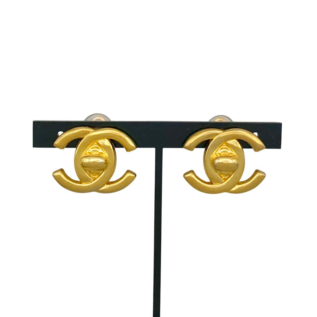 CHANEL Turnlock CC Logos Clip-On Earrings Gold Tone 96P Auth w/Box #1918
