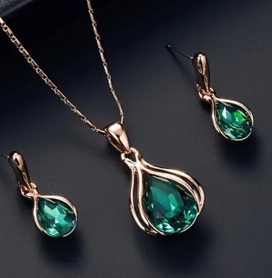 Elegant Water Drop Green and Gold Earring and Necklace Jewelry Set