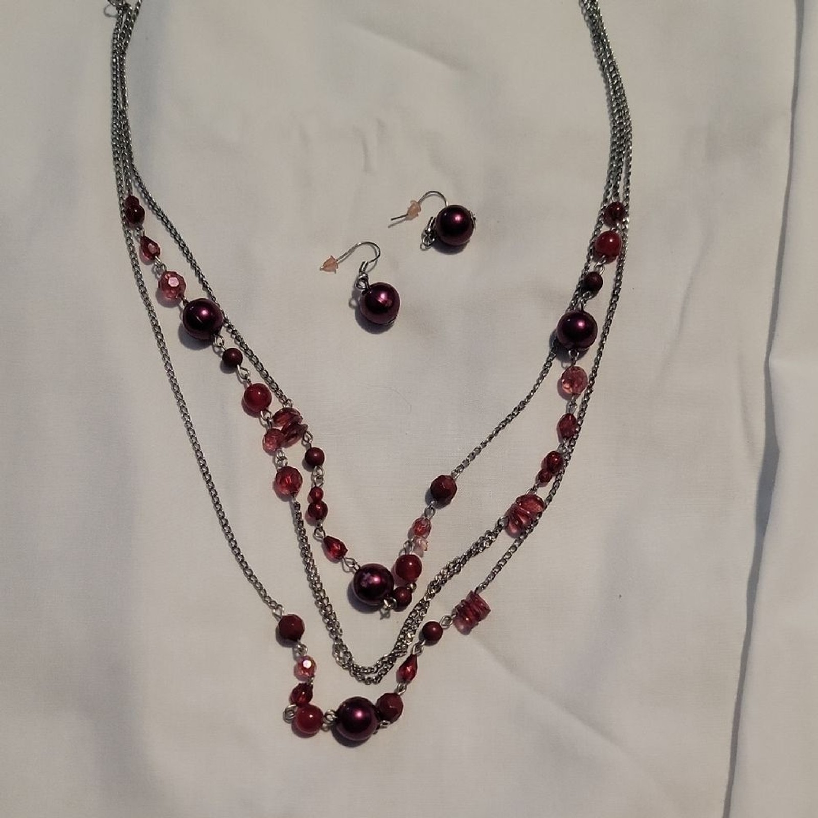 Source Unknown Multi-Strand Purple and Pink Bead Necklace with Earrings