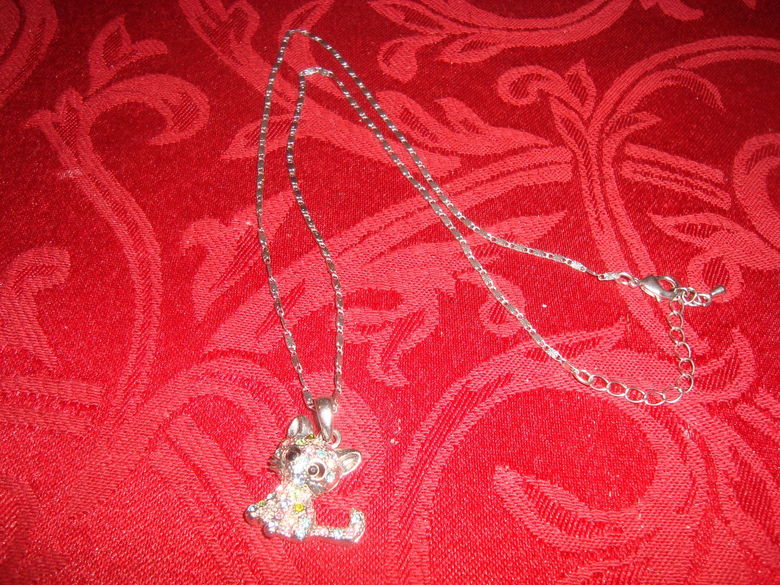 18″ Silverplate Valentino Link Chain with 1″ Colorful Rhinestone Kitten Pendant