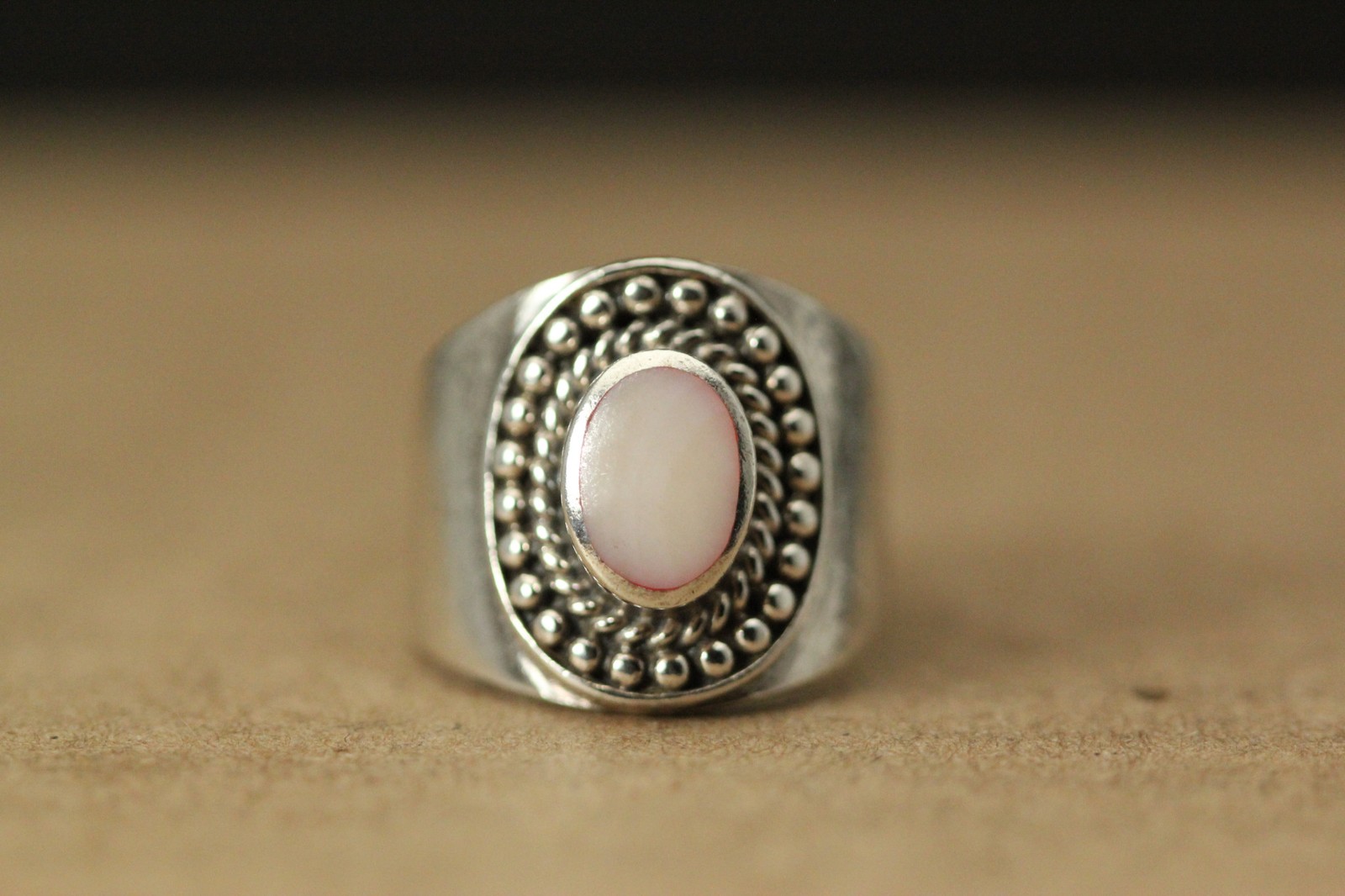 925 Sterling Silver Oval Pink Mother of Pearl Size 7 Ring 8.2 Grams (RIN9595)