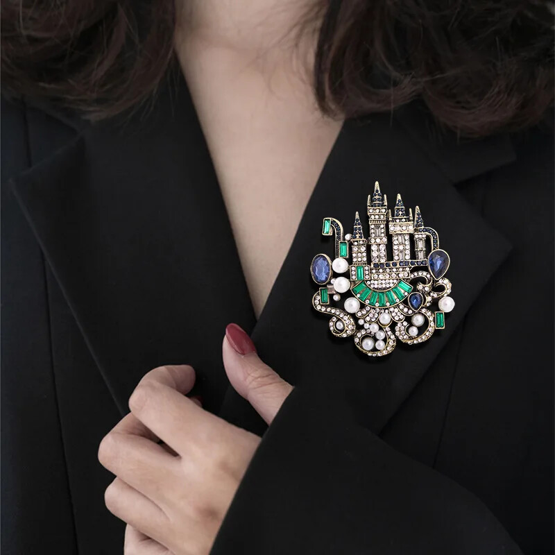 Vintage castle alloy rhinestone brooch colorful diamond crystal pearl Badge