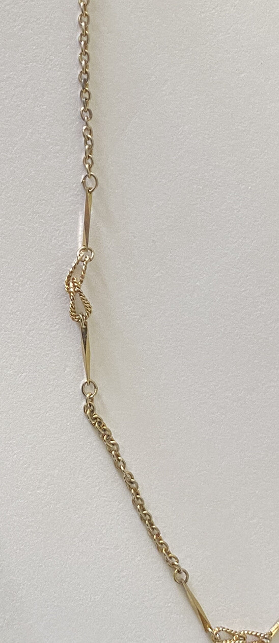 Interesting Varied Styles Of Gold Tone Chain Links 28” Necklace