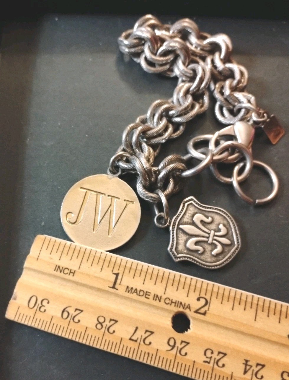 Vintage JOHN WIND Chunky Fleur De Lis and “JW” Gold Tone Charm 7″+ Bracelet!