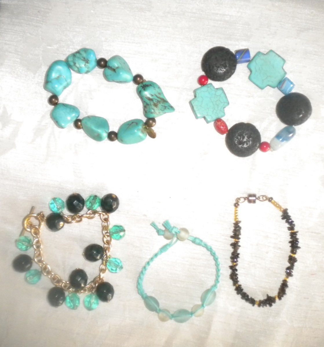 5 Bracelets 2 ARE CHUNKY STRETCH TURQUOISE OR HOWLITE & A GOLDEN CHAIN TOGGLE