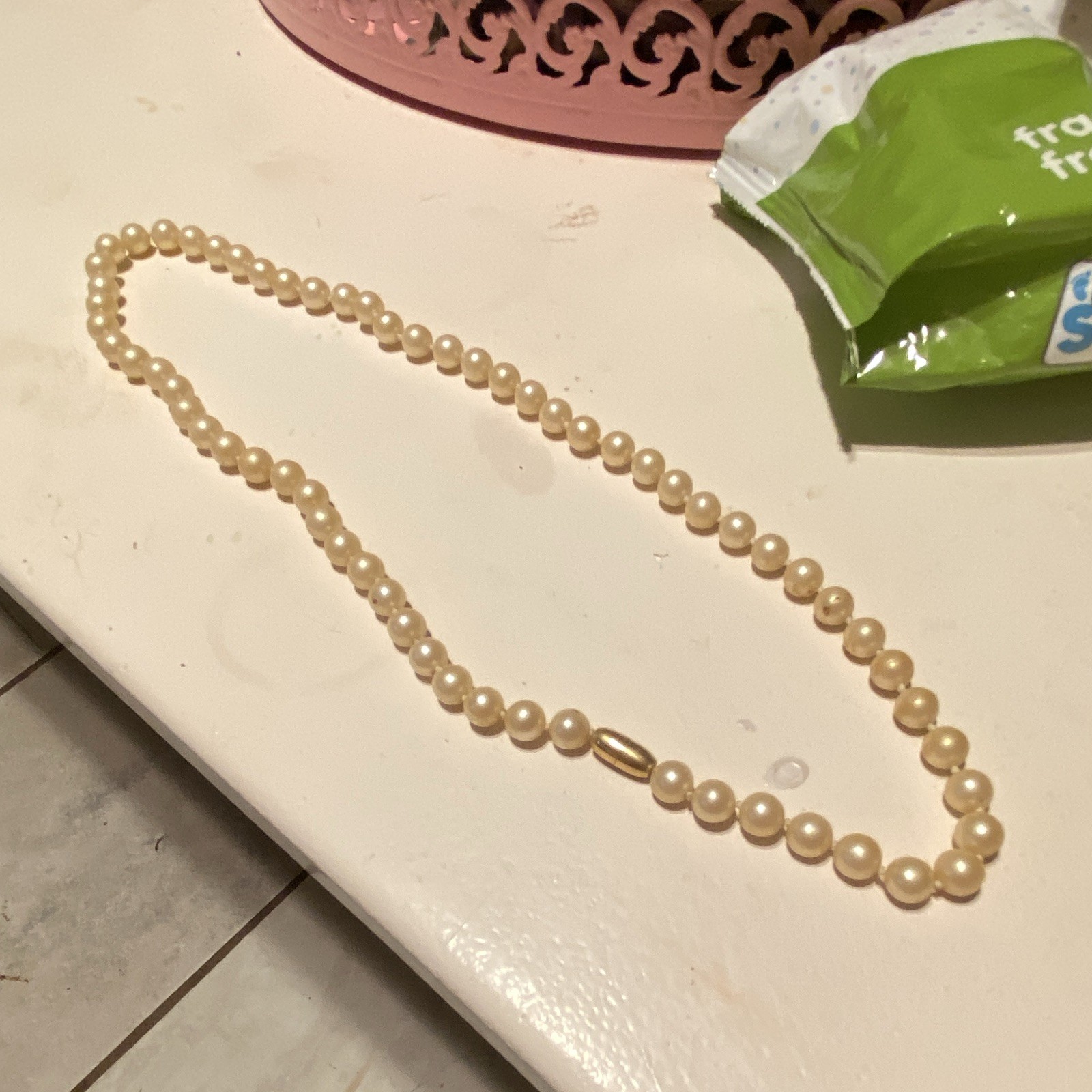 Single Strand Ivory Simulated Pearl Beaded Necklace Gold Tone Barrel Clasp