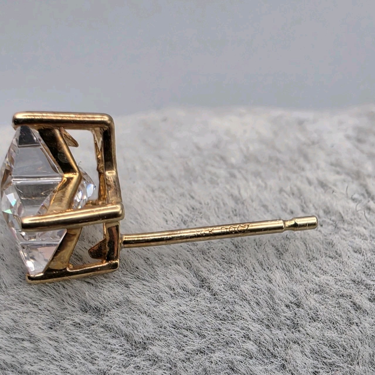 Star Shaped Cubic Zirconia Stud Earrings Diamonique DQ 14Kt Yellow Gold 1.74g