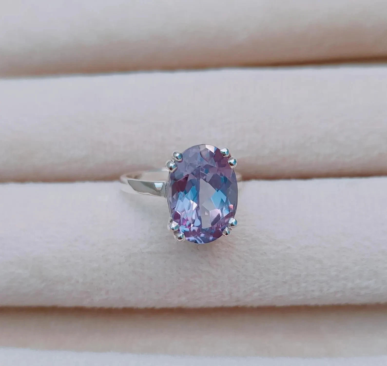 9 Ct Elegant Alexandrite Solitaire Ring – Vintage Jewelry- Crafted 925 Silver