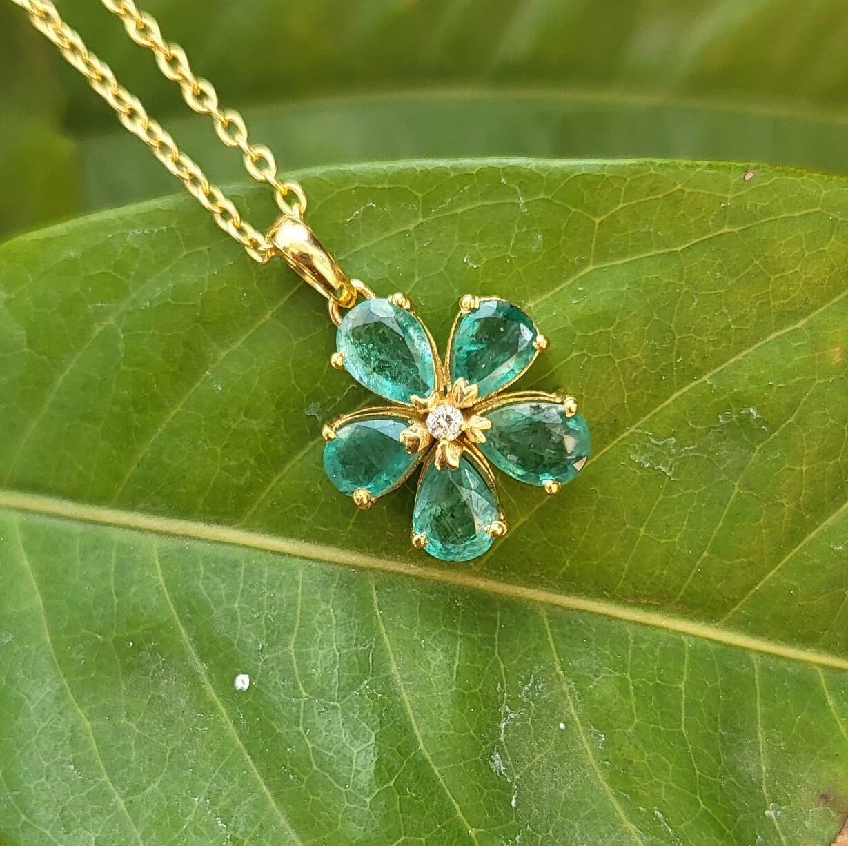 925 Silver Flower Design Emerald Lab Created Gemstone &Cubic Zircon Pendant