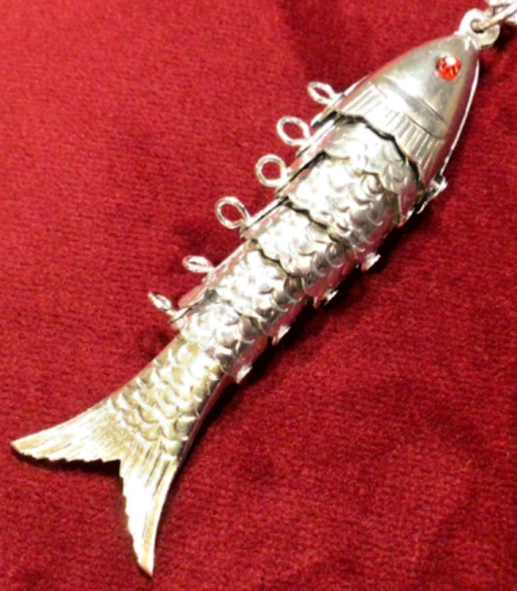 Unused Retro Silver Tone Articulated Fish Pendant Necklace 60cm Chain
