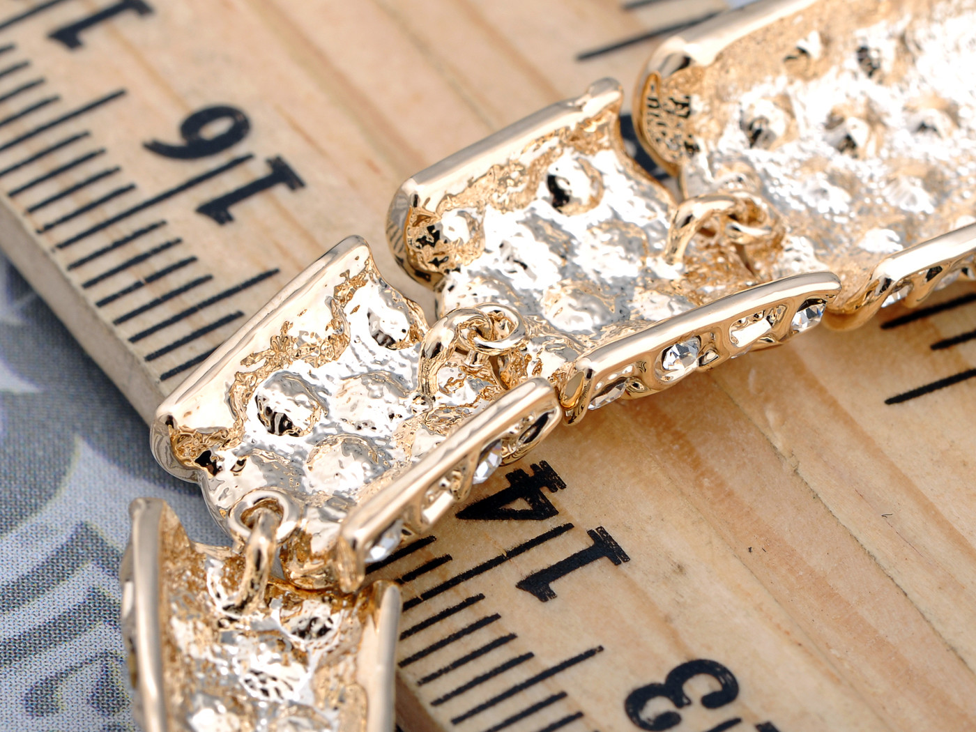 Dazzling Gold Tone Alloy On Clear Crystal Rhinestone Flying Dragon Bracelet ALA