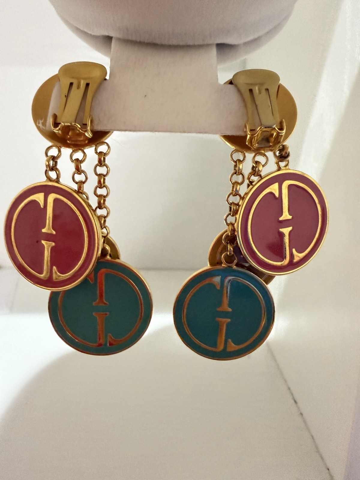 GUCCI Vintage GG Logo Enamel Gold Tone Round Clip On Earrings Rare