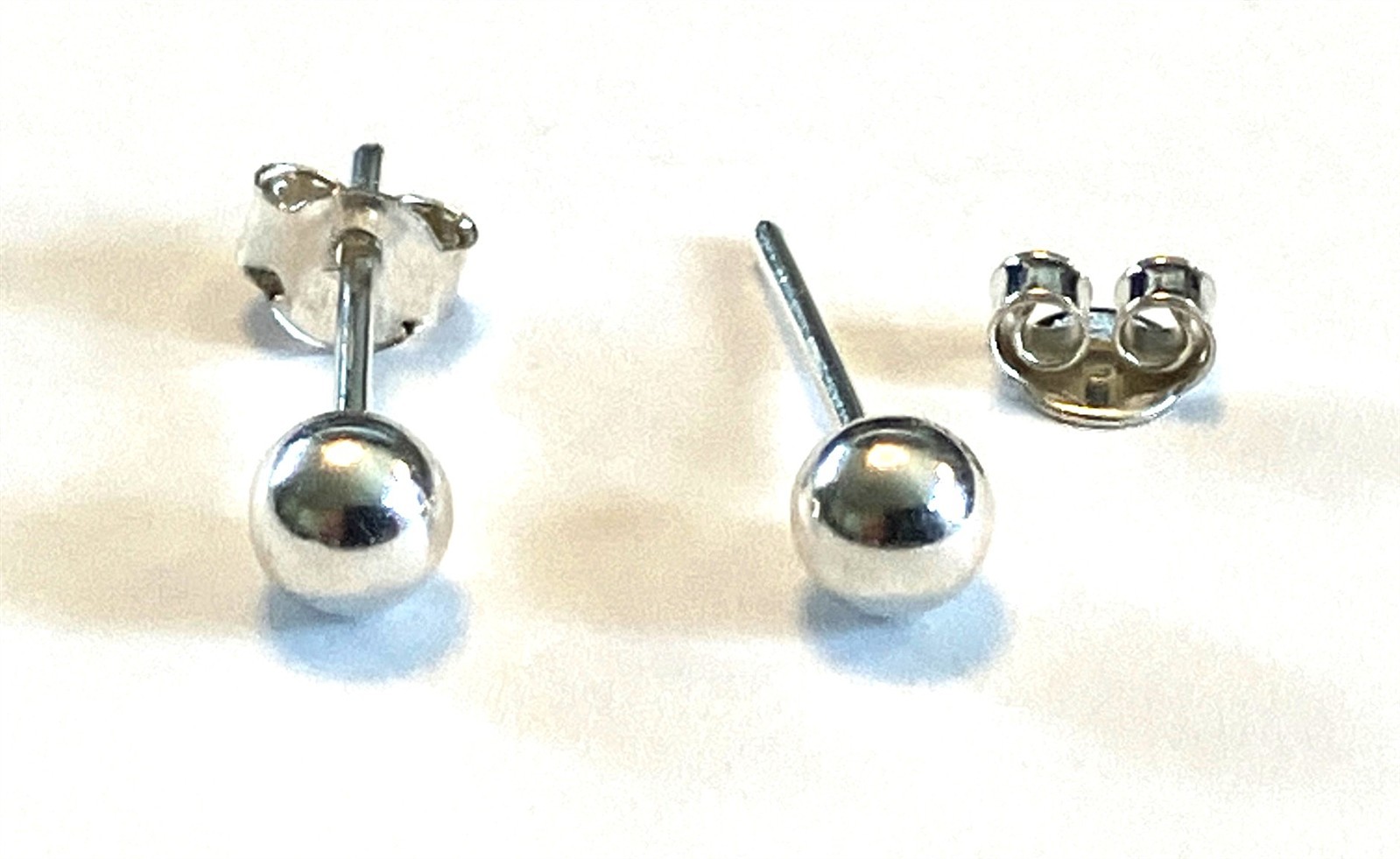PAIR STERLING SILVER ROUND BALL 4mm STUD EARRINGS V977