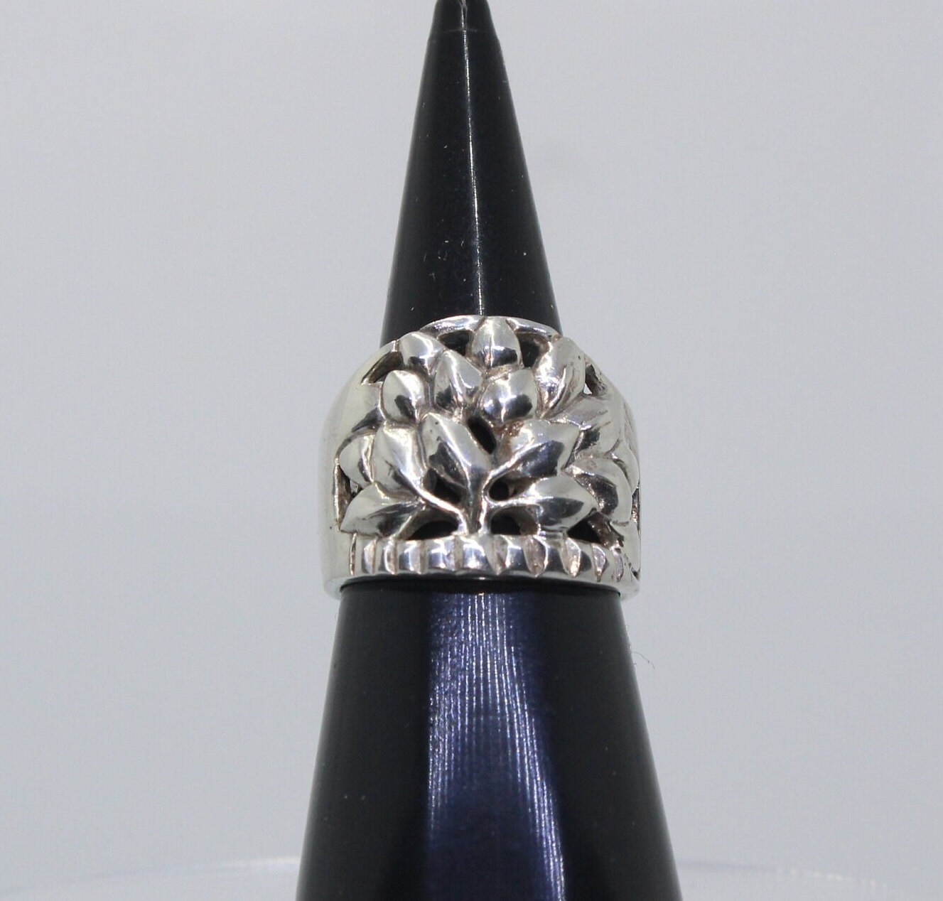 Ring with flowers – The perfect finishing touch for your outfit