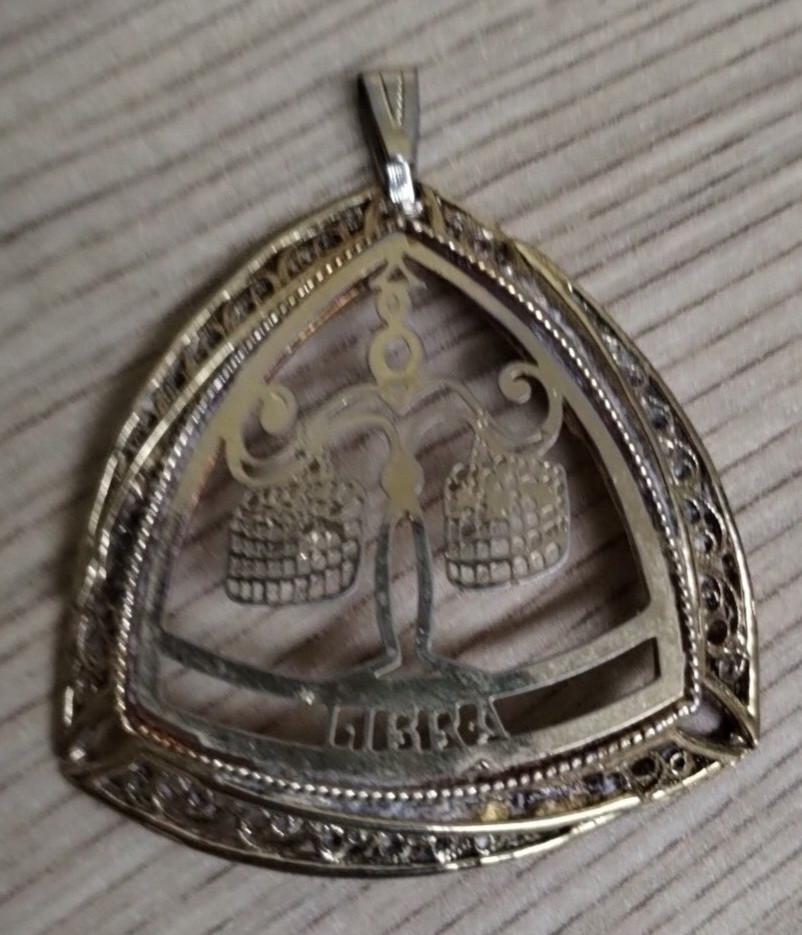 ZODIAC Libra Gold Tone Pendant Vintage 13.3 grams 1 7/8 inches tall