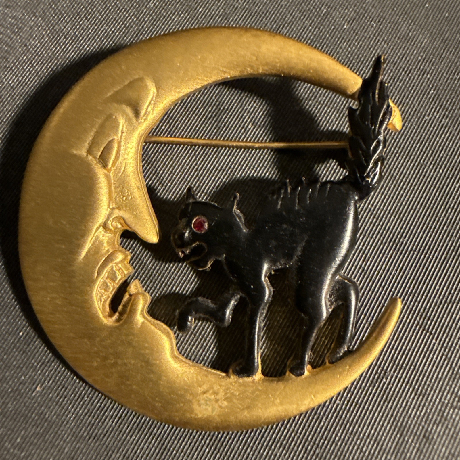JJ Jonette Vintage Matte Gold Tone Black Enamel Pin (Cat with Moon) Brooch @JJ