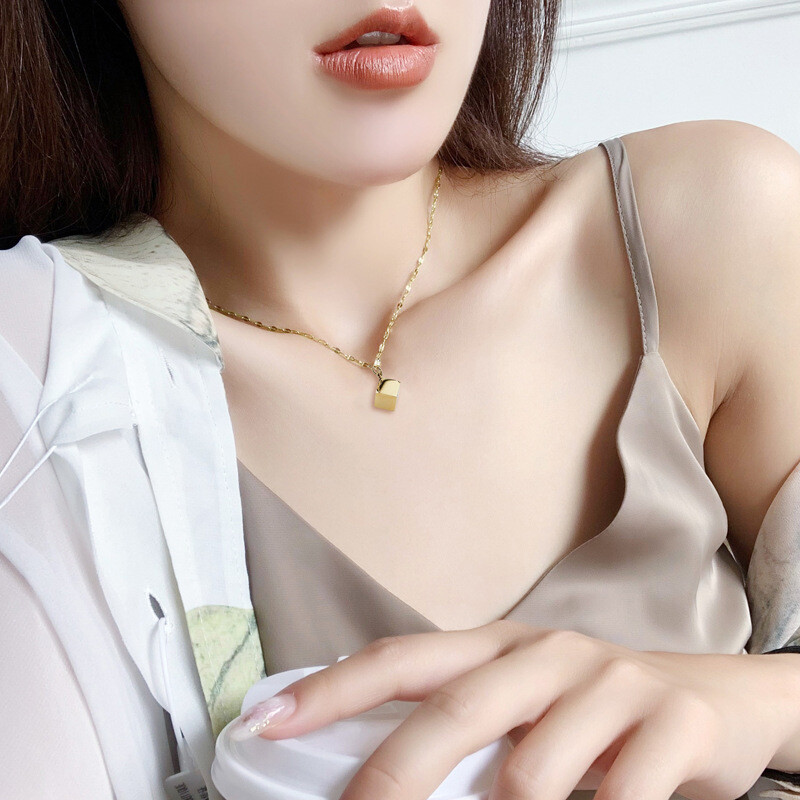 Fashion Woman 18K Gold Plated Stainless Steel Glossy Cube Chain Choker