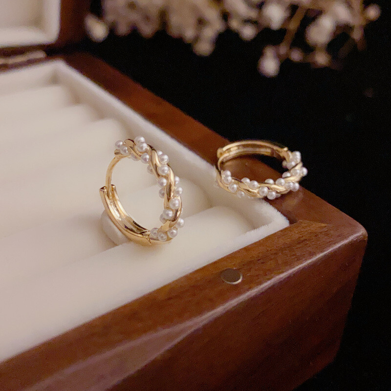 Hoop Imitation Pearl Earrings Alloy Electroplate Twist Design Ladies Earrings