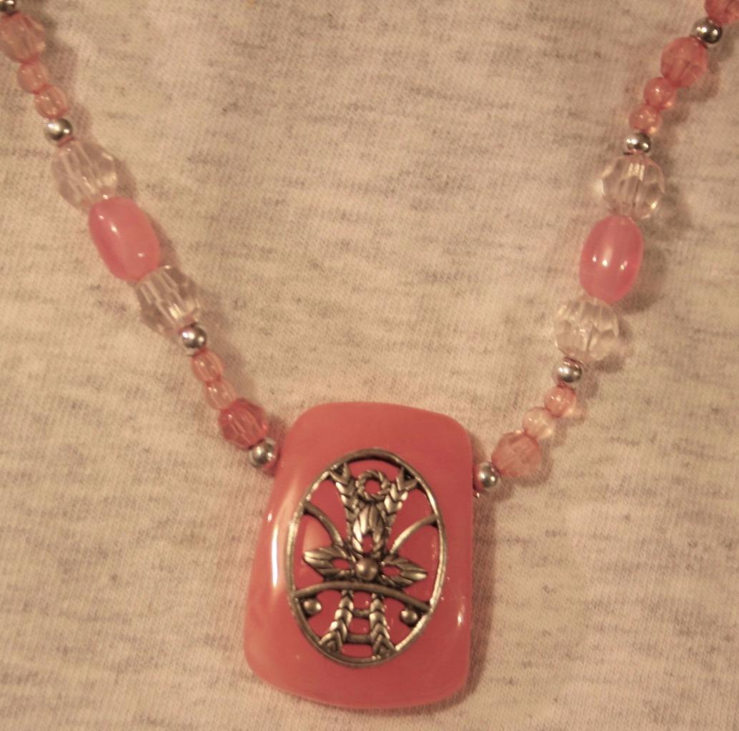 Lovely Pale & Rose Pink White Beaded Silvertone Leafy Sloped Pendant Necklace