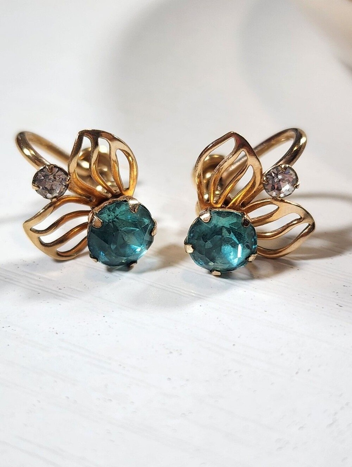 Vintage Van Dell 12K GF Blue Rhinestone Screw Back Earrings Gold Filled Signed.
