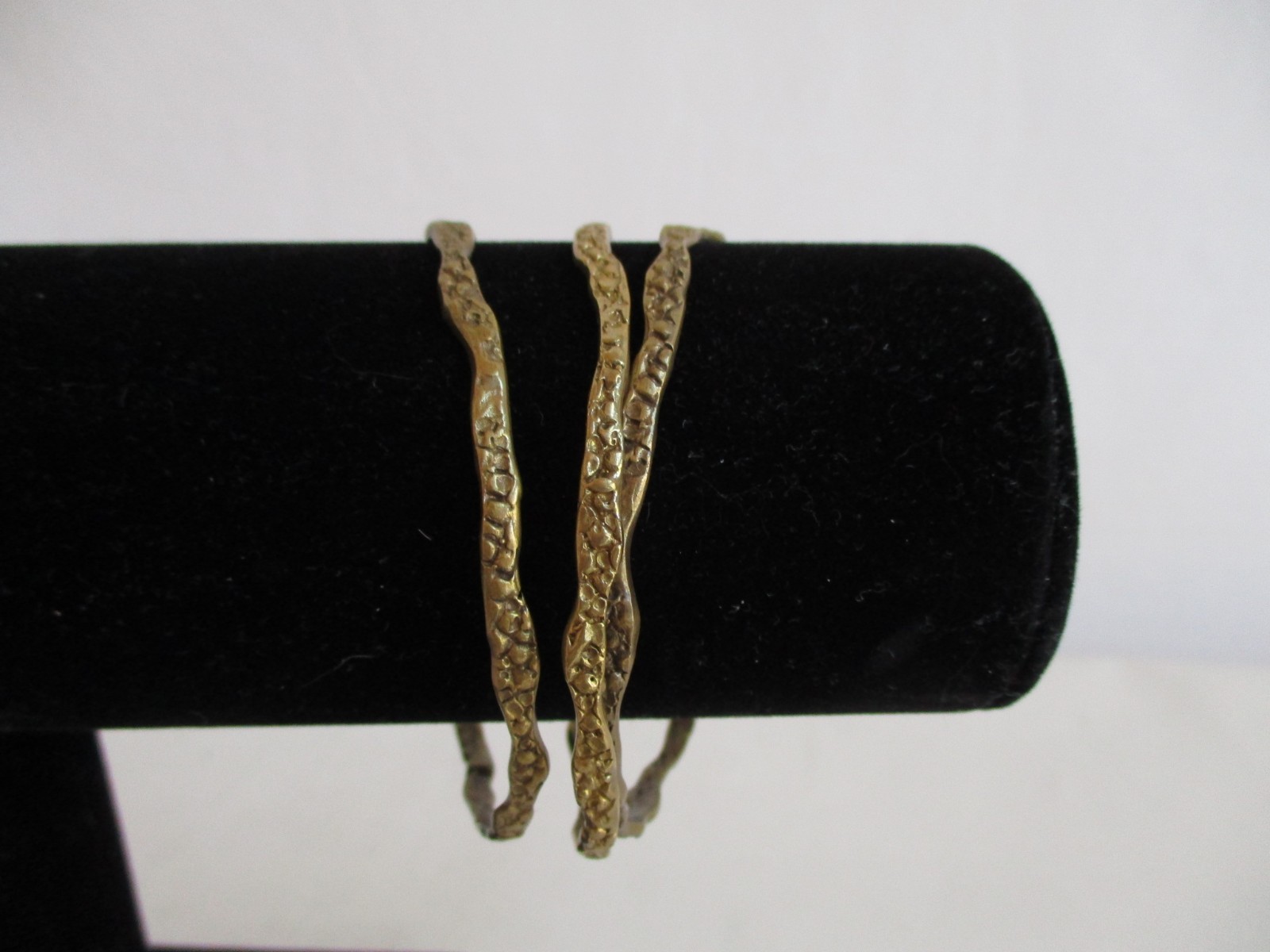 Textured Set of (3) Brass Gold Tone Bangles Bracelet 2 mm Wide Approx 2.5″