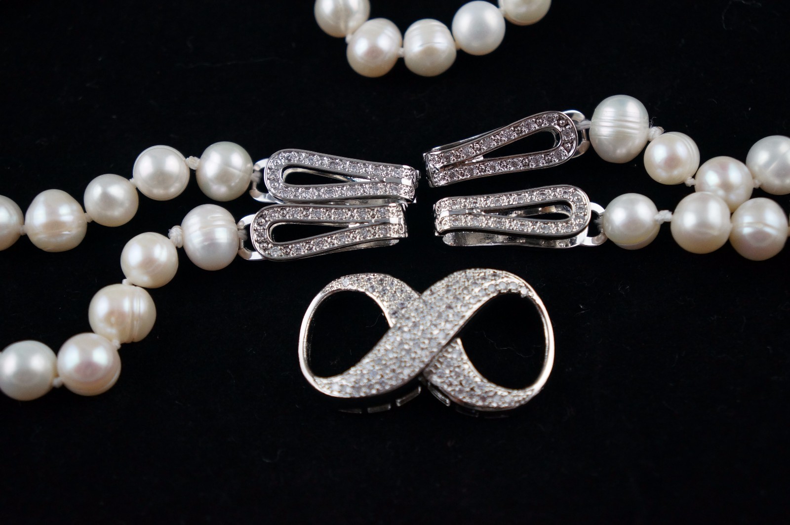 38/39 inches 8-9mm White Pearl Necklace with Ornament