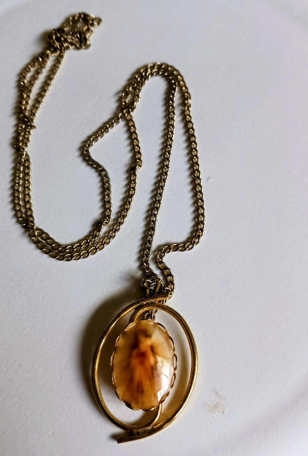 Gold Tone Oval Natural Shell Pendant Necklace Cable Chain Spring Ring Bezel