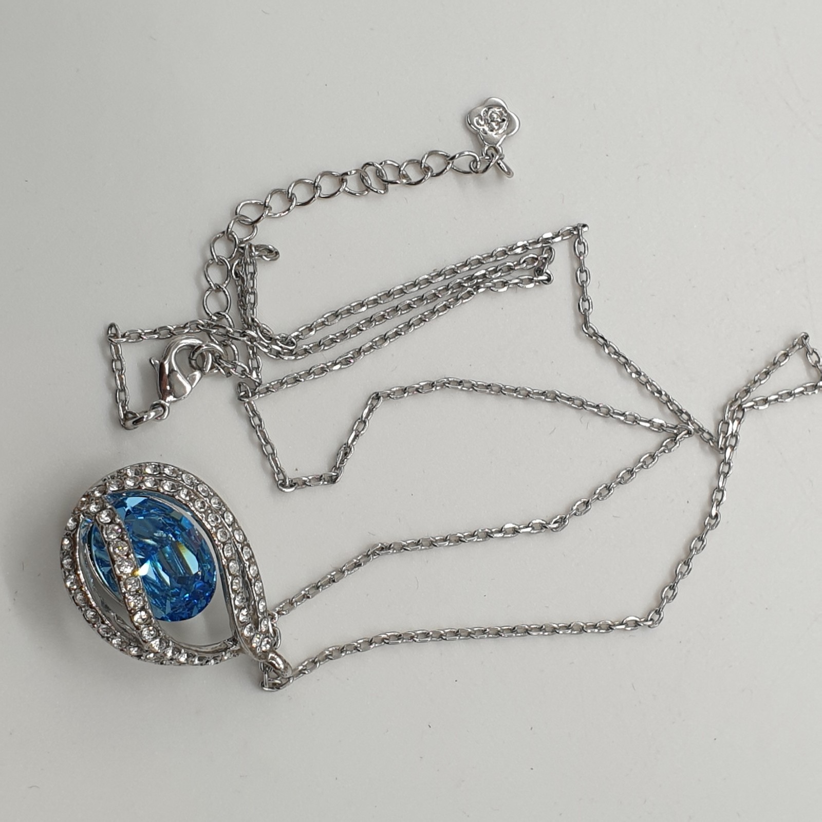 Qianse Necklace Boxed Unworn Blue Swarovski Crystal Pendant on Chain 51cm Silver