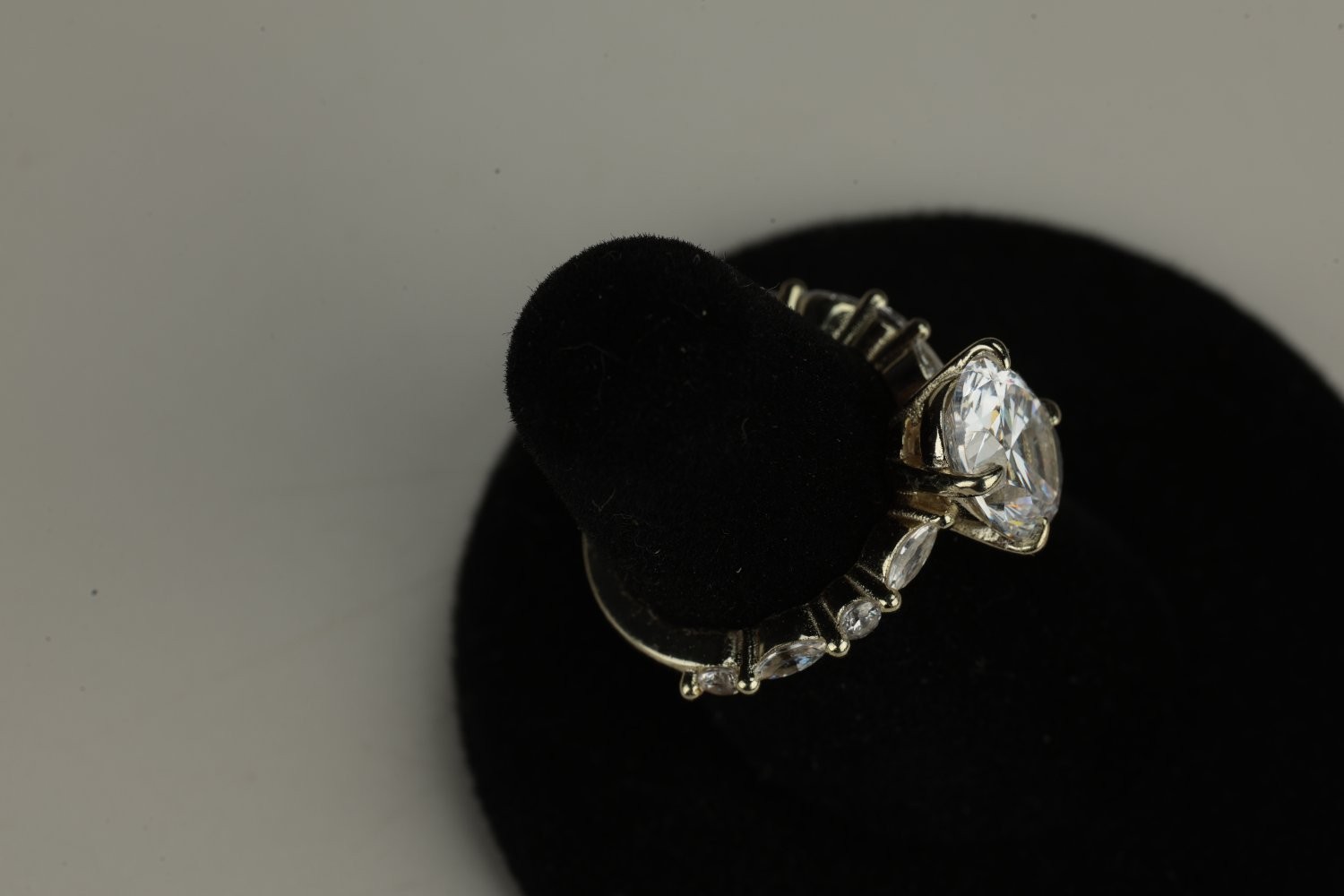 Sterling Silver S925 Oval Cubic Zirconia Ring Size 5 Gold Plated 3.33g
