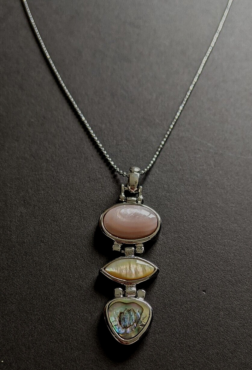 Natural Freshwater Pearl Pendant with Chain in Silver Tone (1pc)