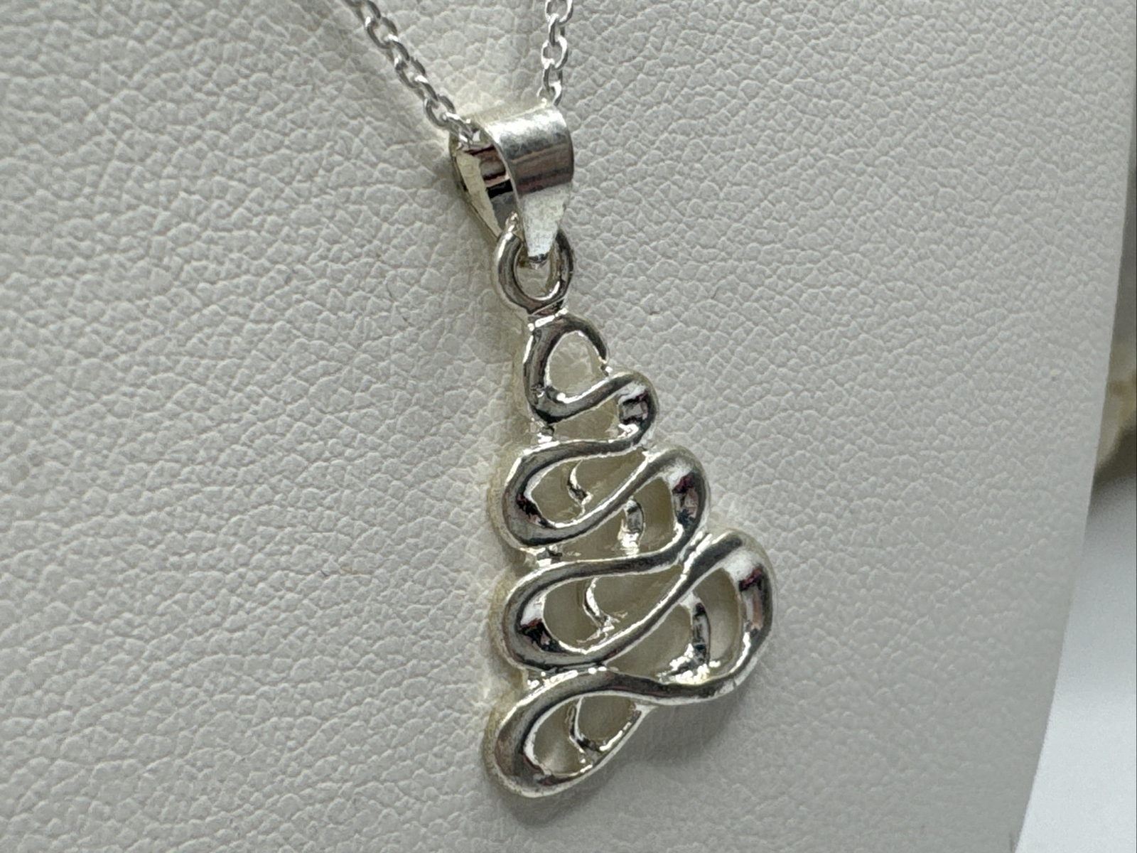 925 Sterling Silver Christmas Tree Pendant Necklace 18 In 2.53g AT624-77