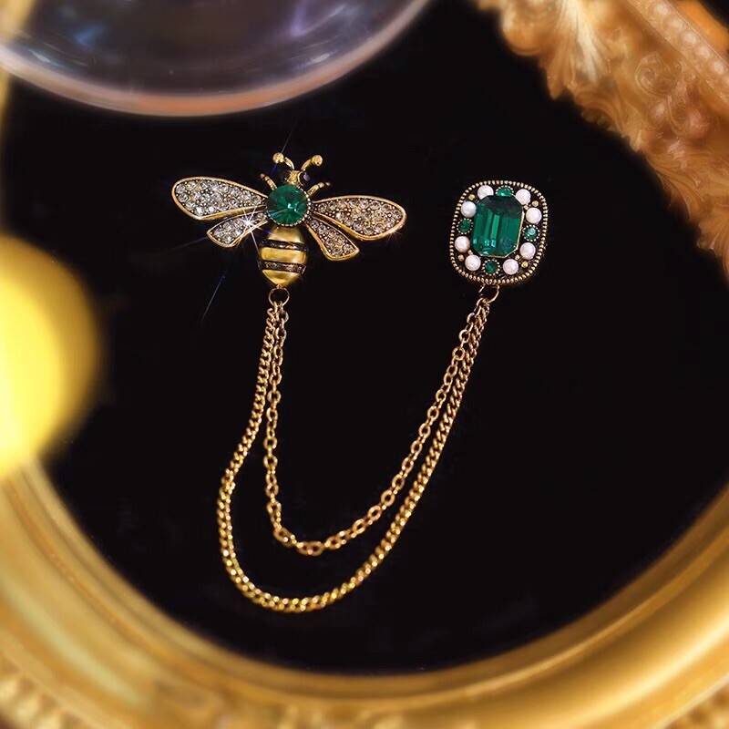 Vintage Delicate Bee Chain Brooch Women’s Fashion Brooch Pin Gift