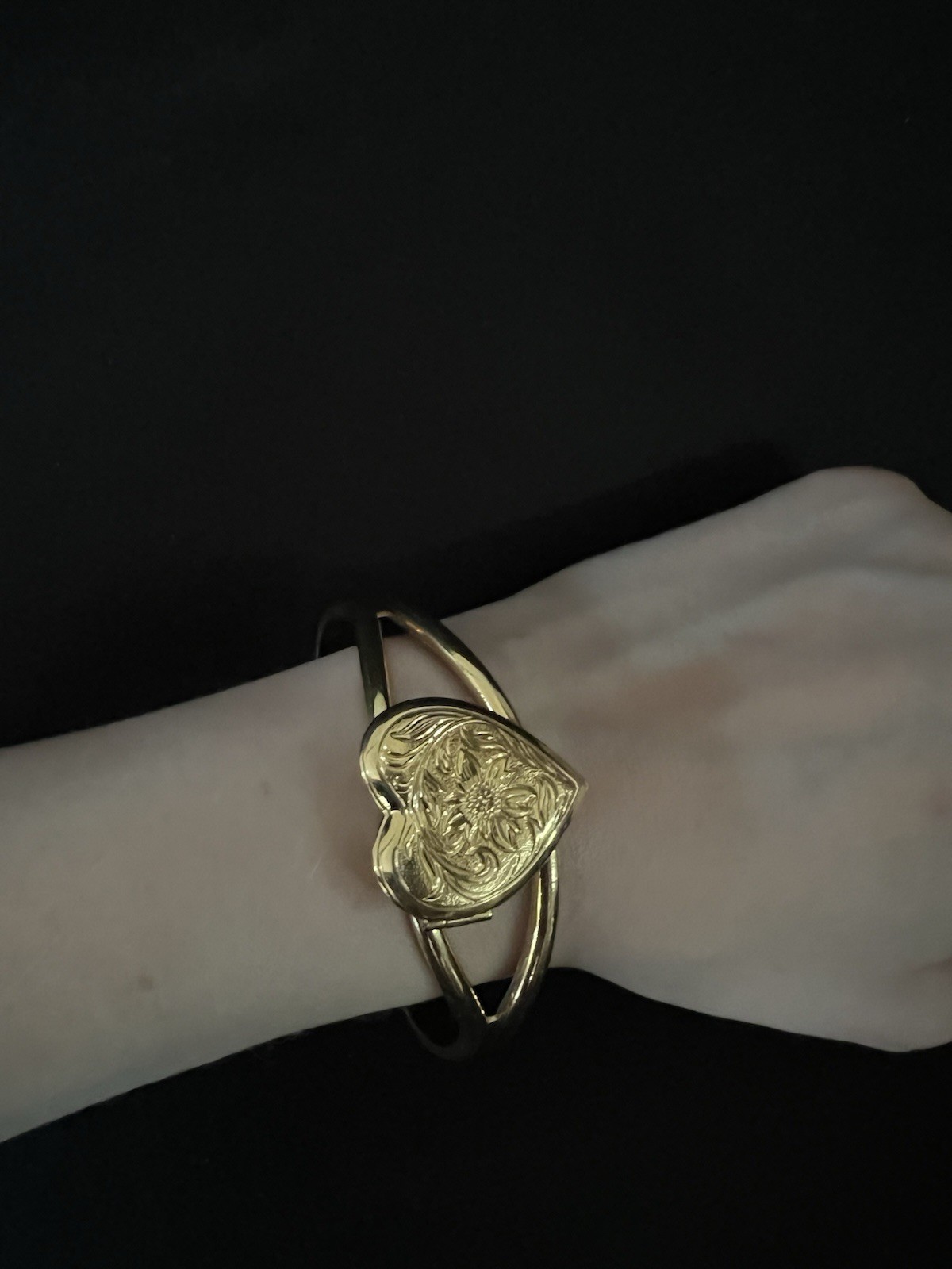 Avon Gold Heart Locket Bracelet